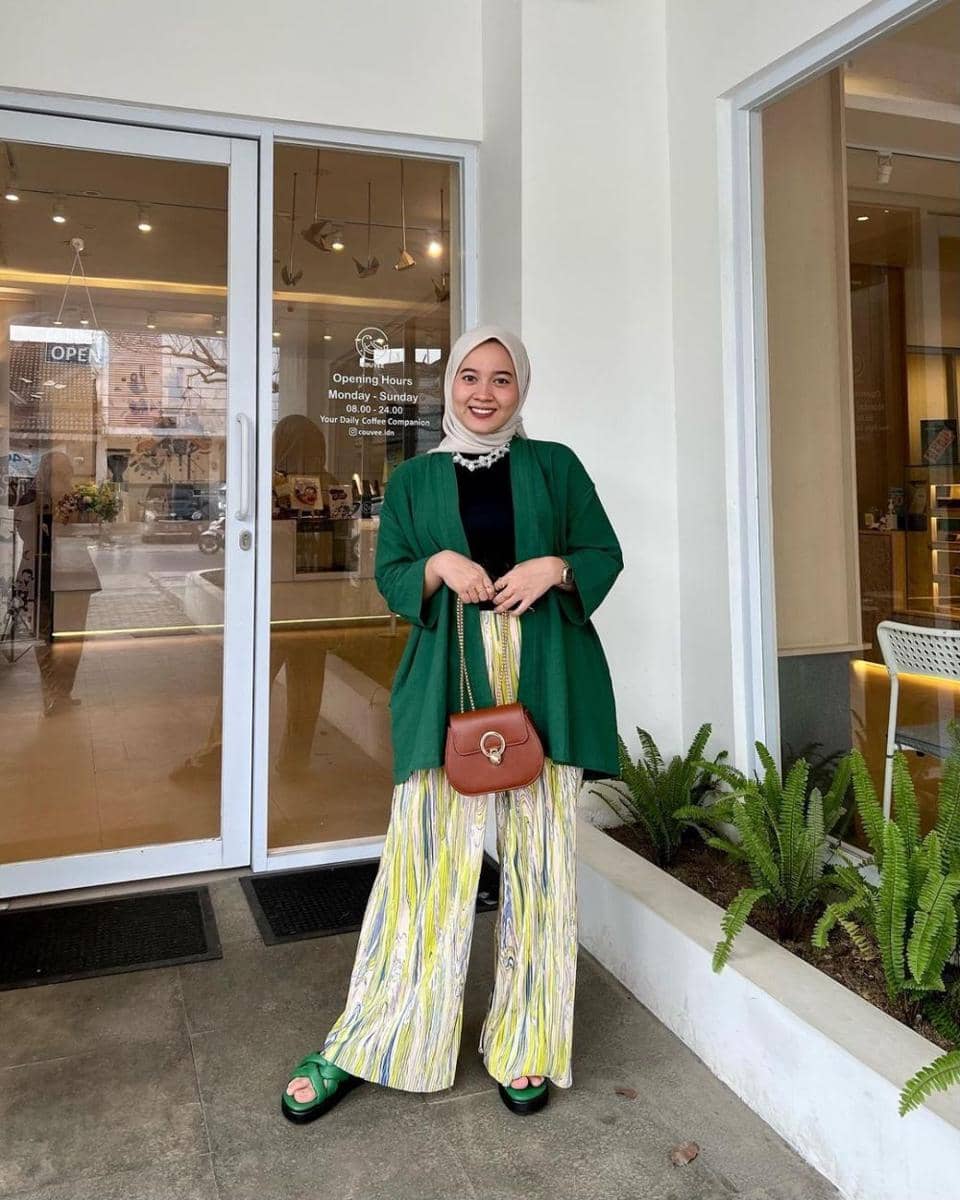 Gaya OOTD colorful Renny Silviana (instagram.com/rennysilviana)