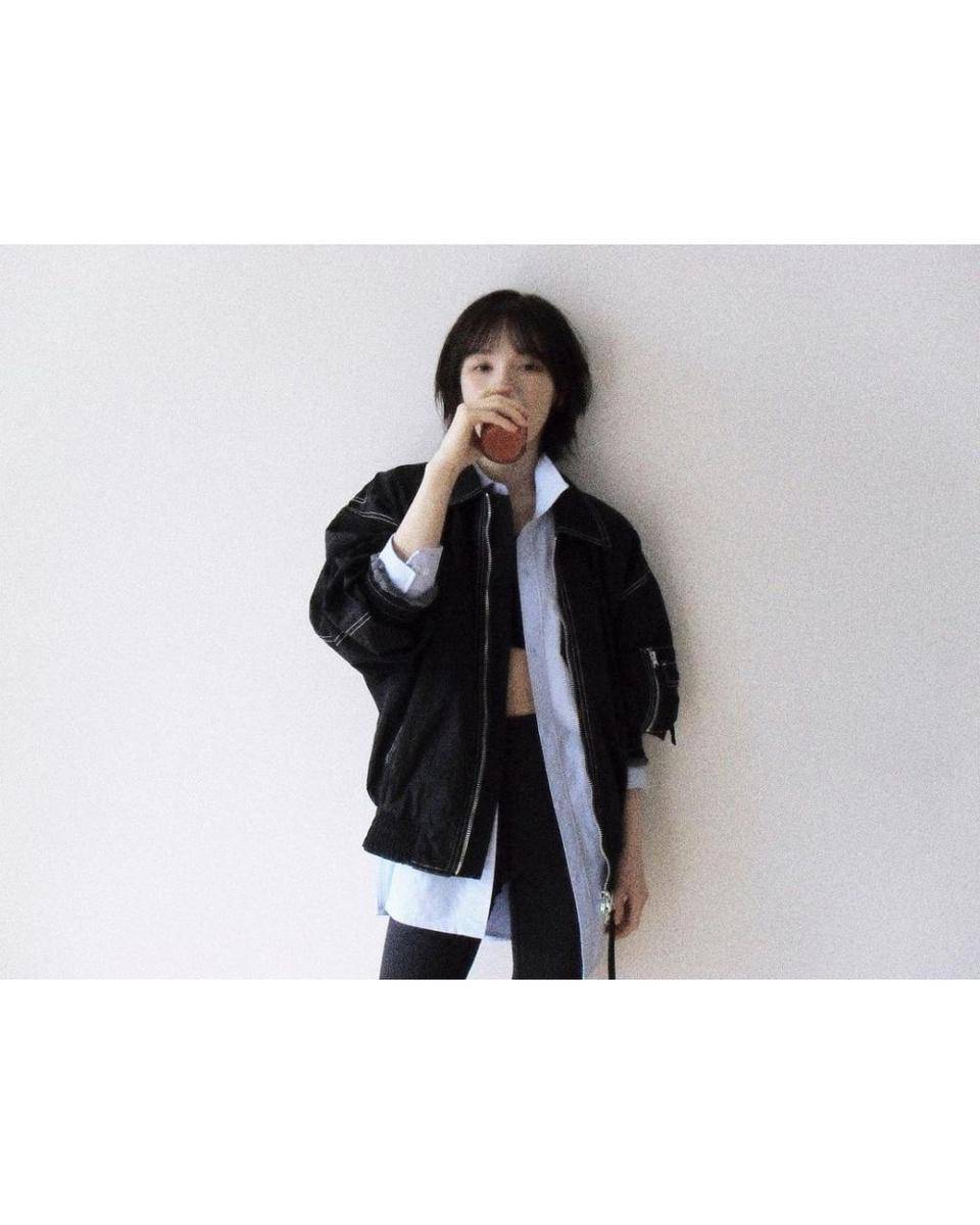 Inspirasi Outfit Boyish ala Wendy Red Velvet (instagram.com/@todayis_wendy)