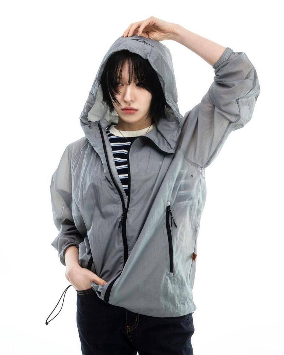 Inspirasi Outfit Boyish ala Wendy Red Velvet (instagram.com/@todayis_wendy)