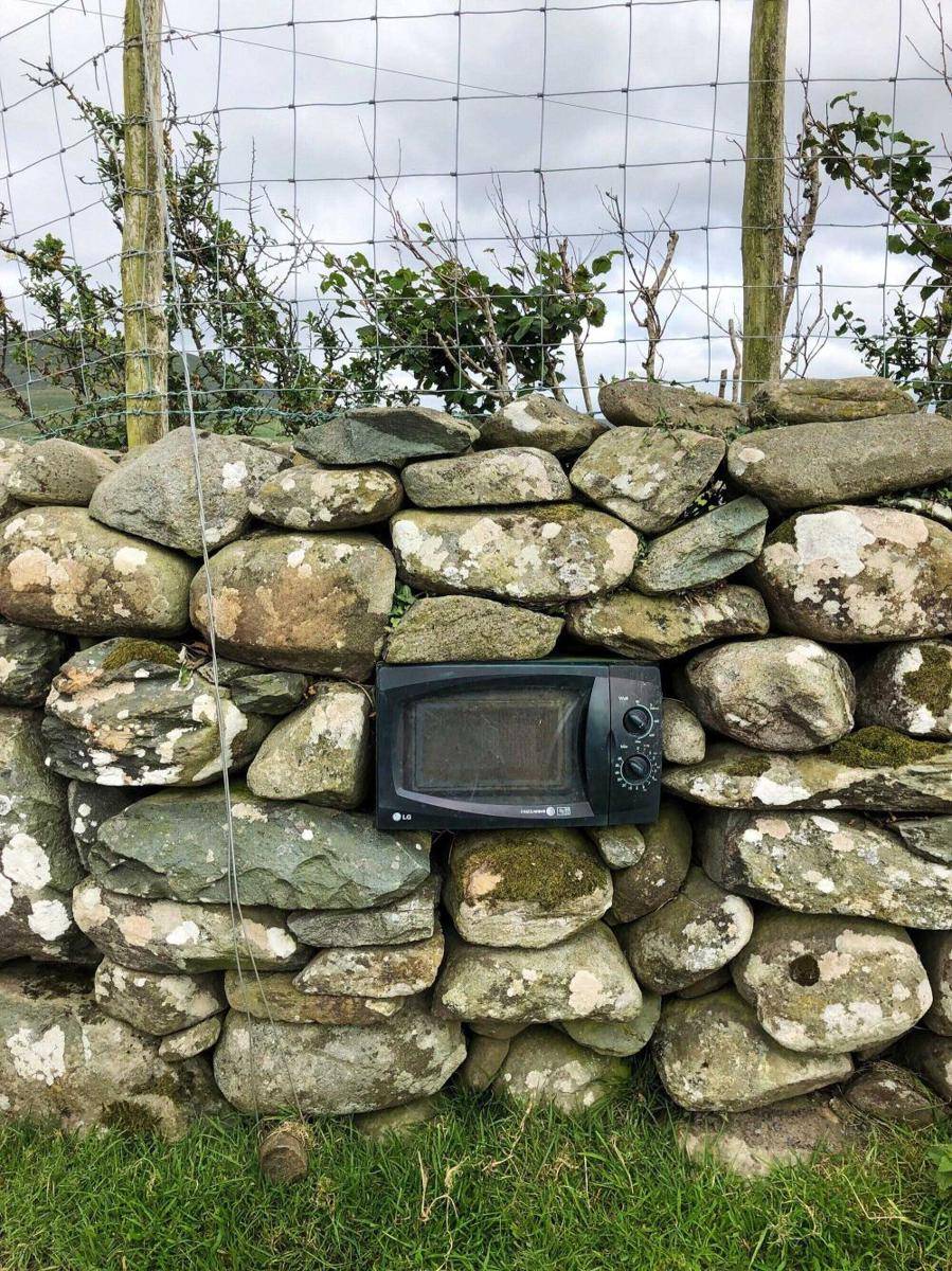 potret hal unik di Wales (reddit.com/user/UnfitToPrint)