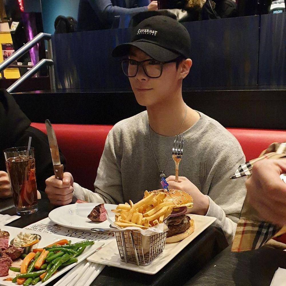 Moonbin Astro (instagram.com/ast_jinjin)