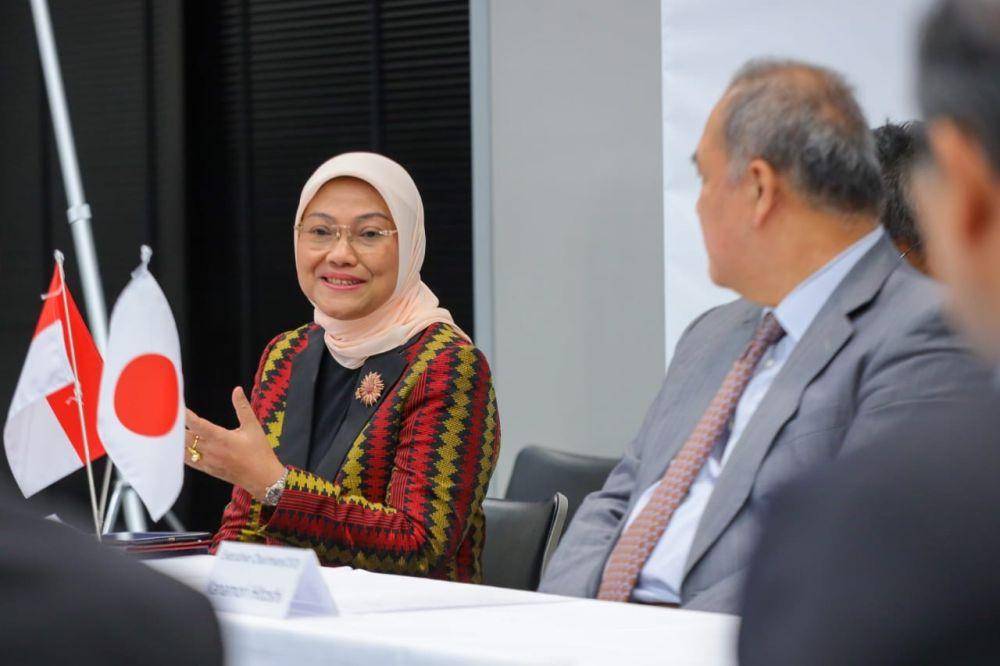 Penandatanganan pembaruan Memorandum of Understanding (MoU) antara Kemnaker RI dengan International Manpower Development Organization Japan (IM) Japan di Tokyo, Jepang, Rabu (3/5/2023) waktu setempat. (Dok. Kemnaker)
