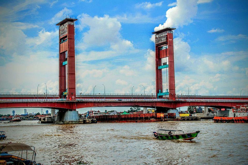 [QUIZ] Tebak Nama Kota di Indonesia Berdasarkan Jembatan Ikoniknya!