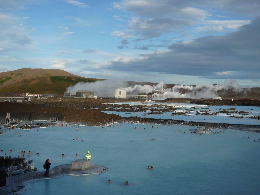 ilustrasi potret pemandian air panas Blue Lagoon di Islandia (pixabay.com/smaus)