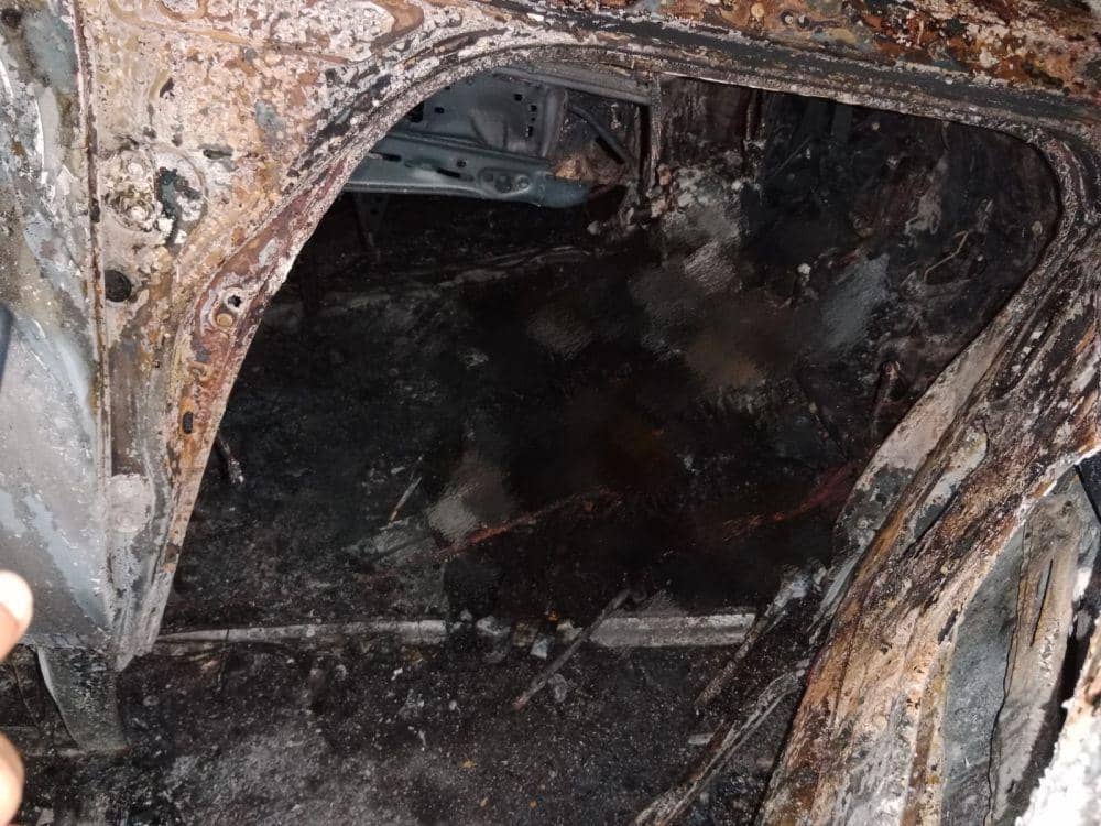 Kondisi mobil yang terbakar setelah kecelakaan di Malang. (Dok Polsek Jabung)