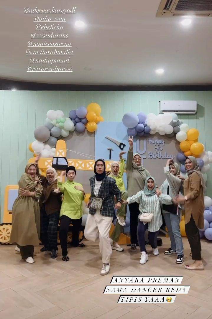 potret emak-emak heboh di acara ultah Uta (instagram.com/missnyctagina)