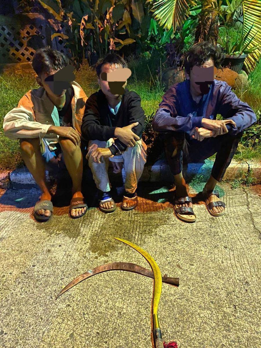 Bawa Sajam dan Diduga Ingin Tawuran, Tiga Remaja di Bekasi Ditangkap. (Dokumen Polres Metro Bekasi Kota)