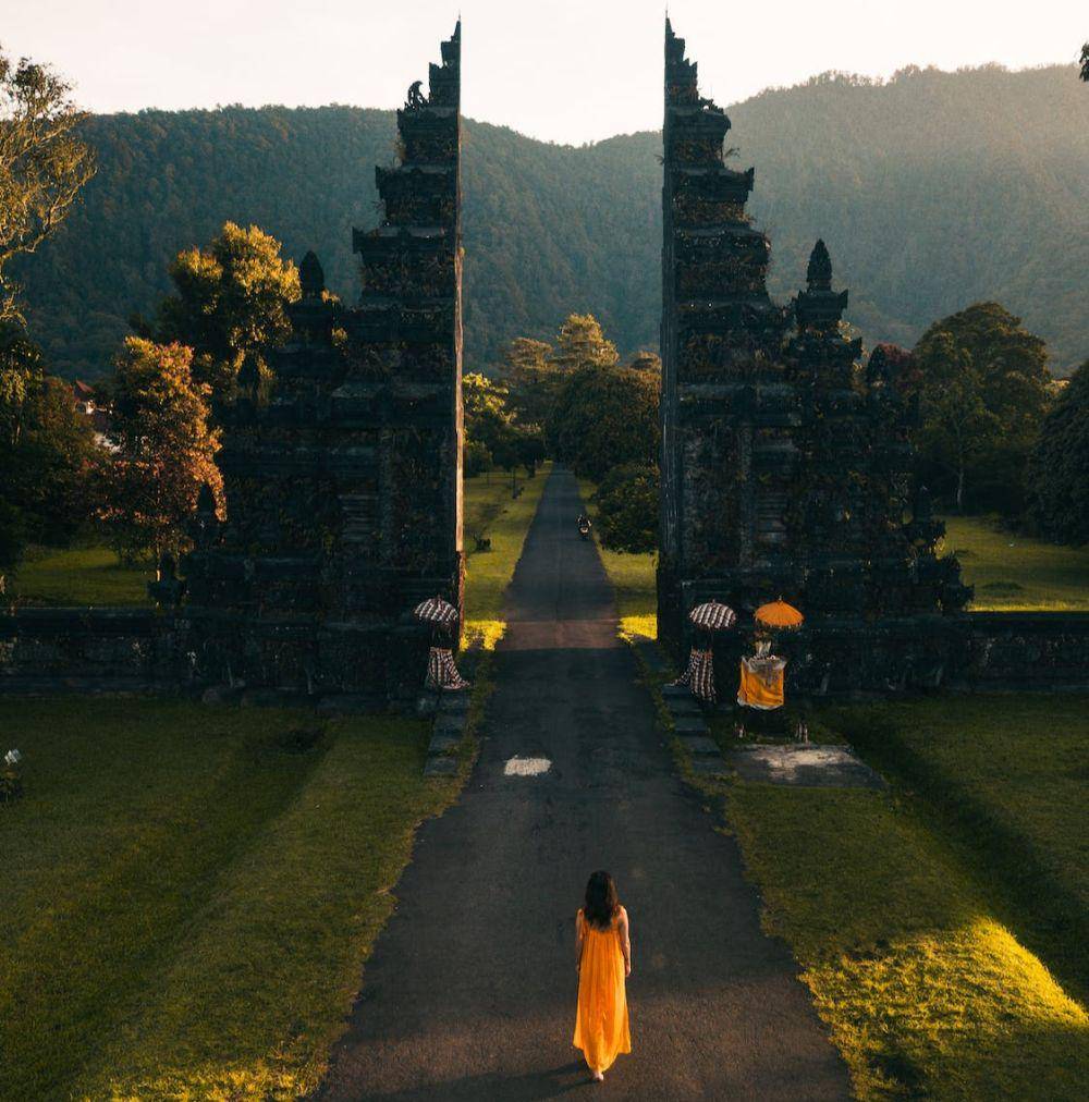 Ilustrasi wisatawan di Bali (pexels.com/id-id/@stijn-dijkstra-1306815/)