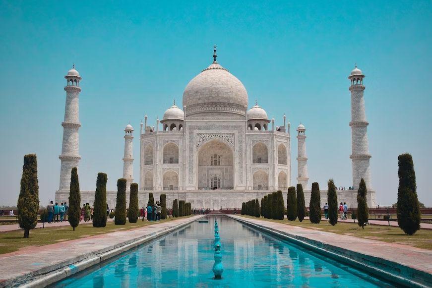 Taj Mahal India (unsplash.com/Jovyn Chamb)