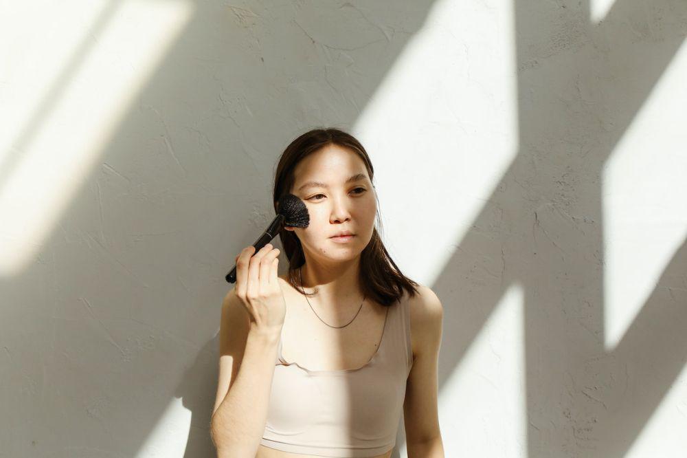 5 Rekomendasi Blush untuk Makeup Wisuda Kulit Sawo Matang, Simpel!