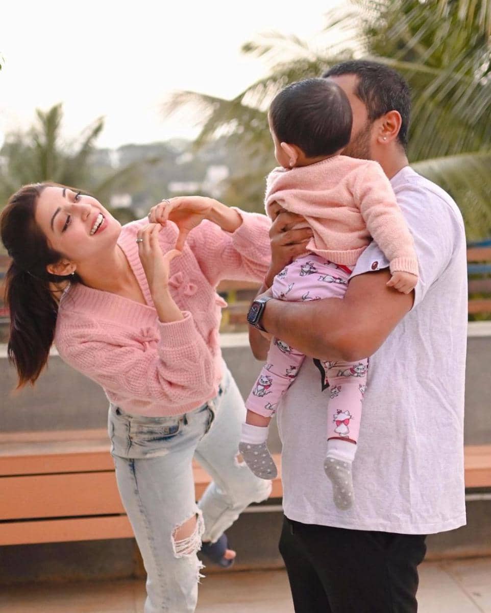 keluarga Pranitha Subhash (instagram.com/pranitha.insta)