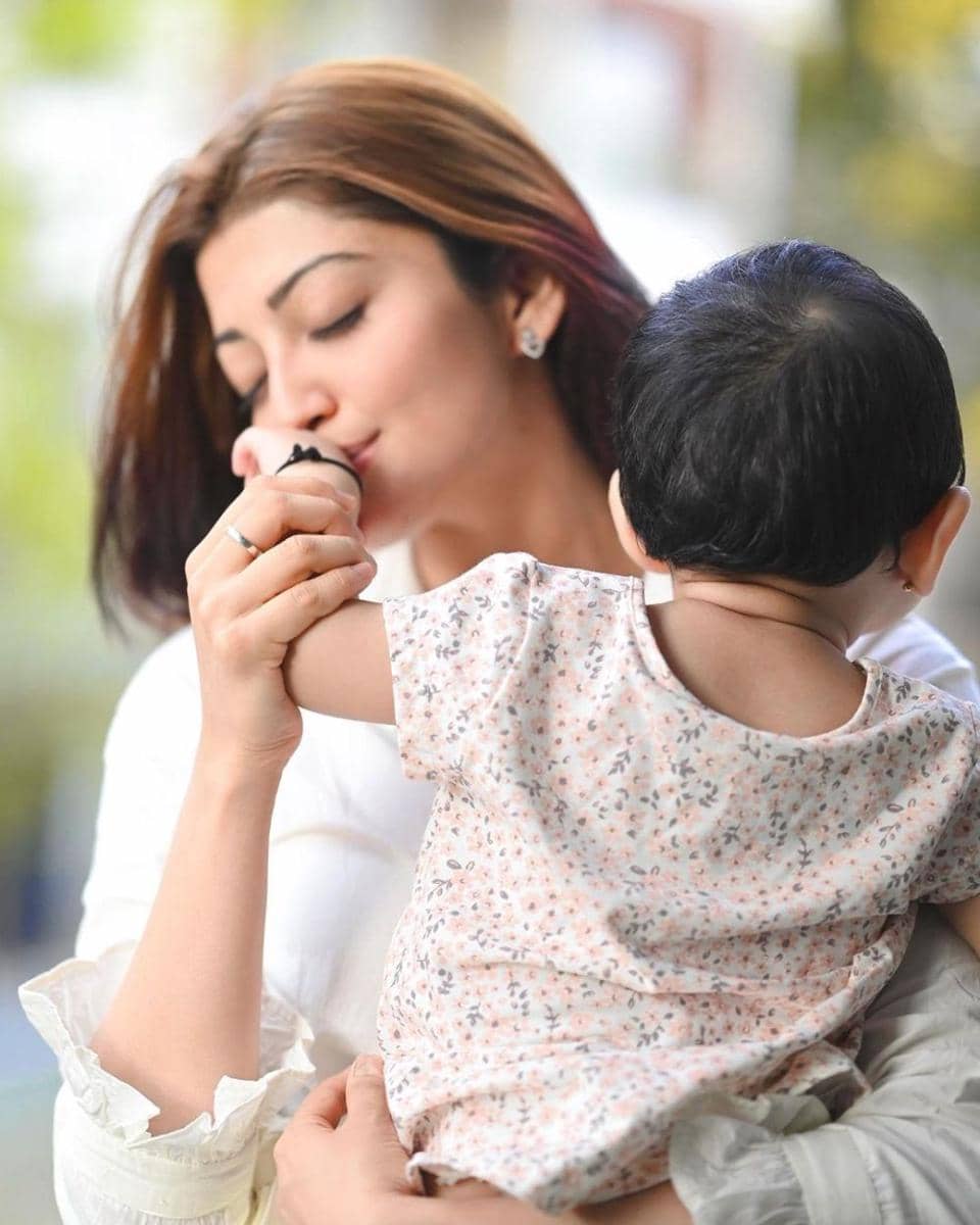 Pranitha dan putrinya (instagram.com/pranitha.insta)