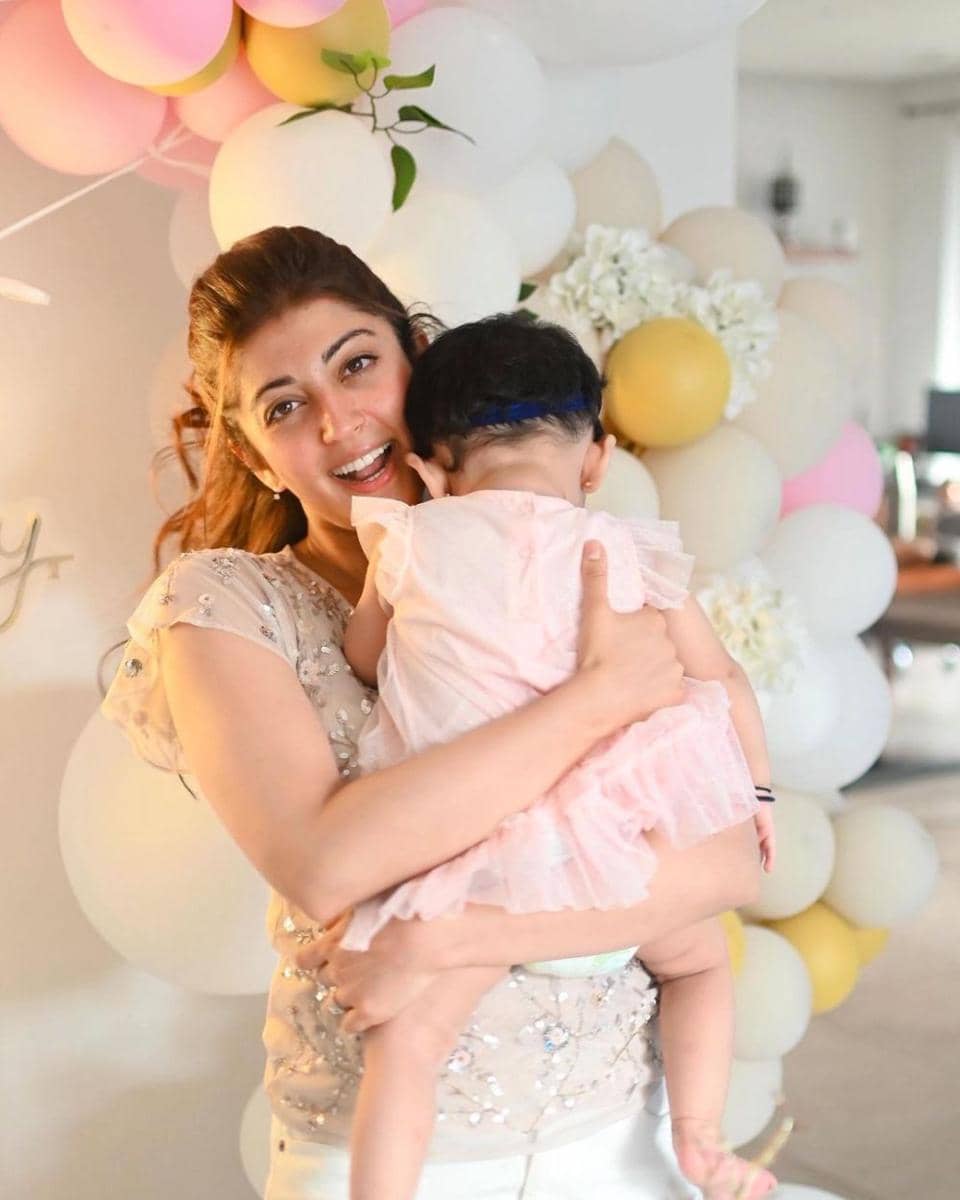 Pranitha Subhash dan putrinya (instagram.com/pranitha.insta)