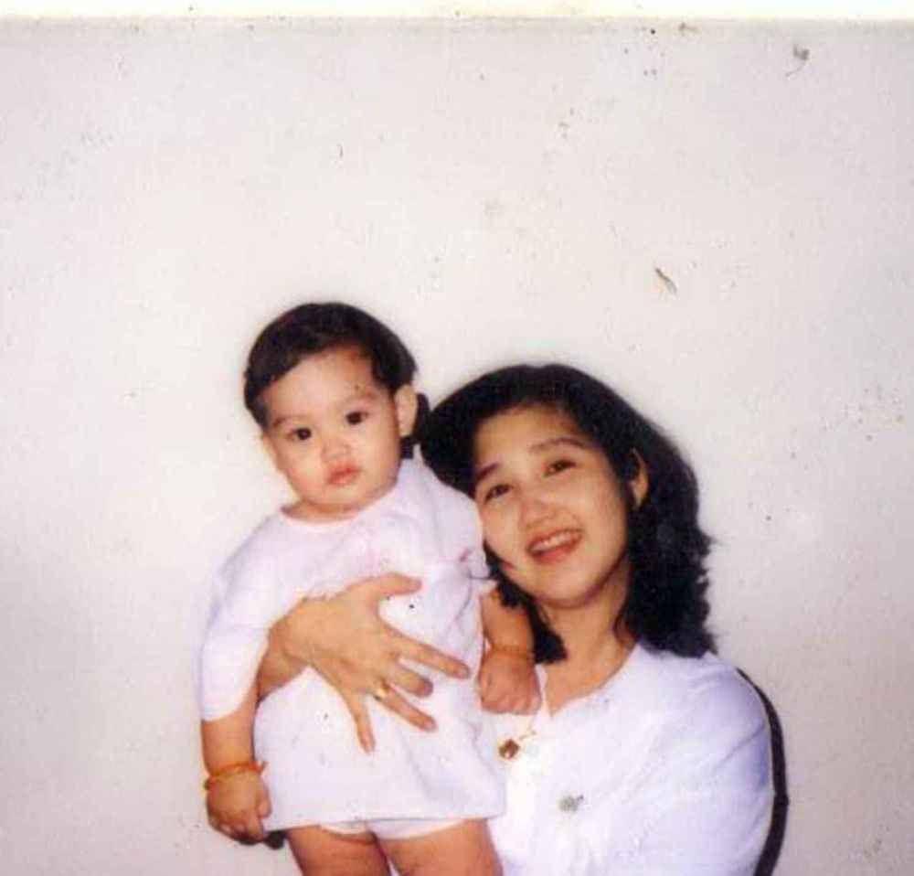 Bright Vachirawit dan ibu (instagram.com/mombbrightvc)