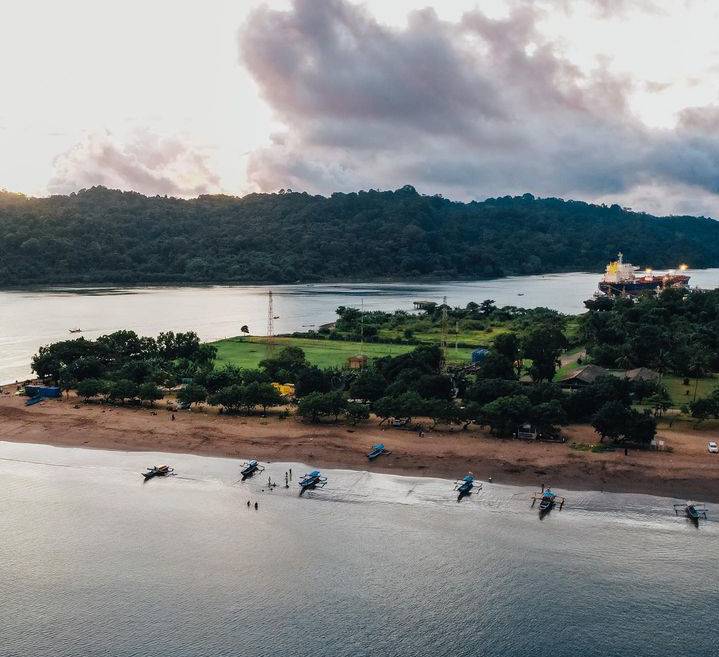 potret Pantai Teluk Penyu Cilacap (instagram.com/fadhillala)