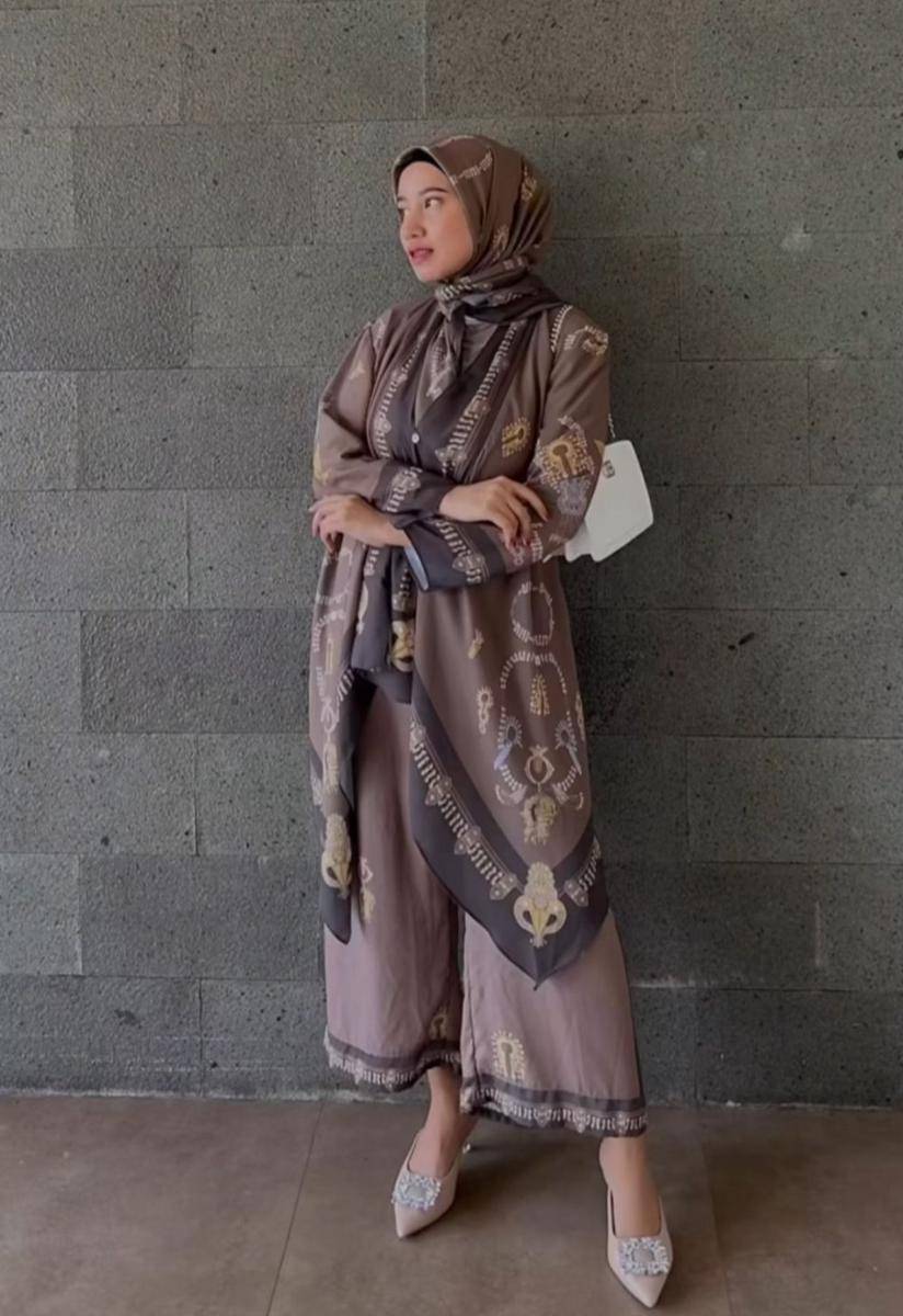 Ootd kondangan hijab (instagram.com/diyanahnk)