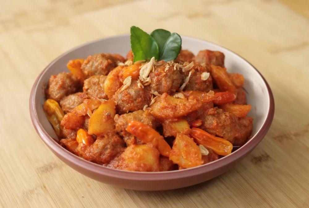 Resep Balado Bola Daging yang Pedasnya Nendang untuk Camilan
