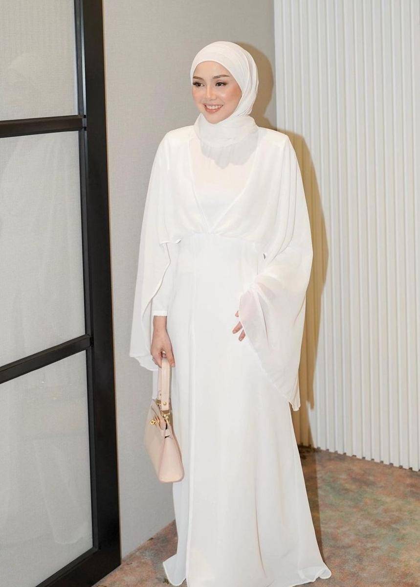 OOTD kondangan hijab (instagram.com/nurinafiqaaah)