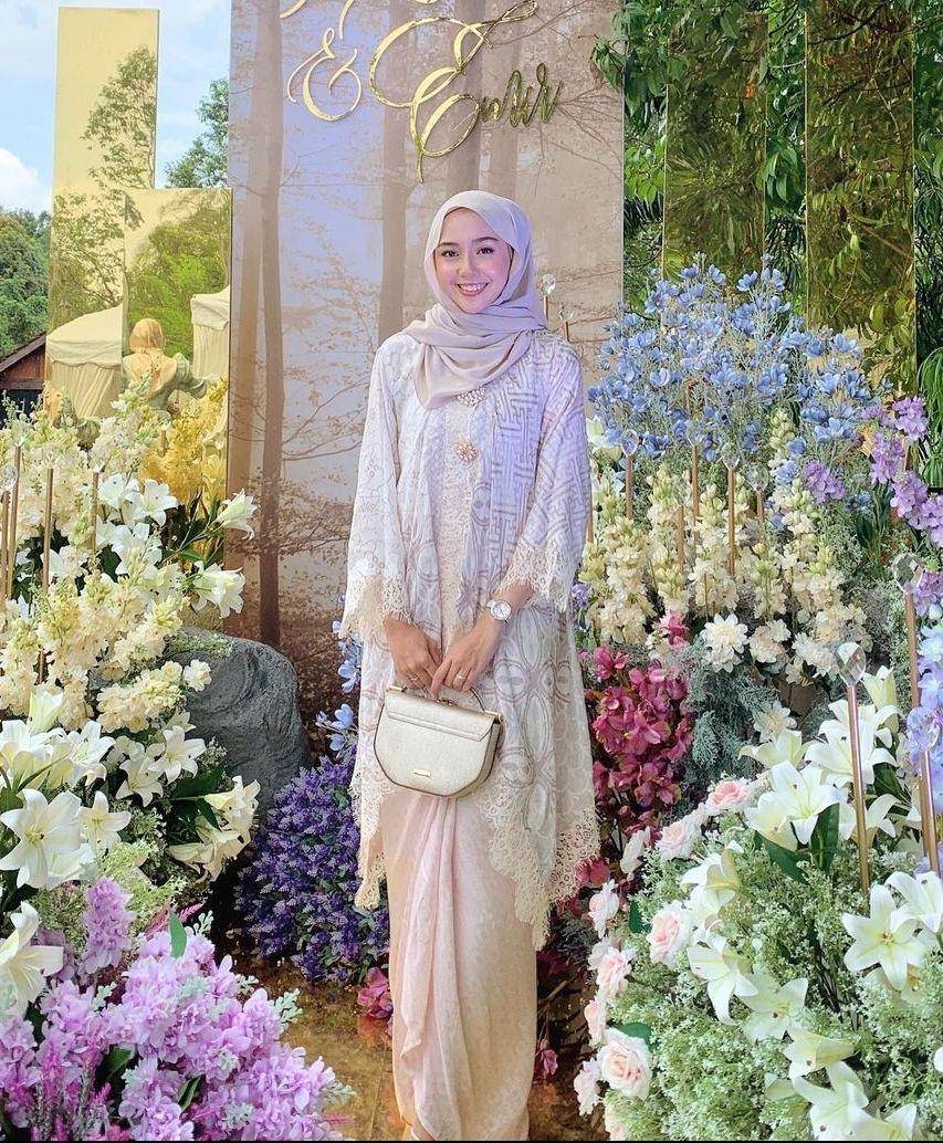 OOTD kondangan hijab (instagram.com/nurinafiqaaah)