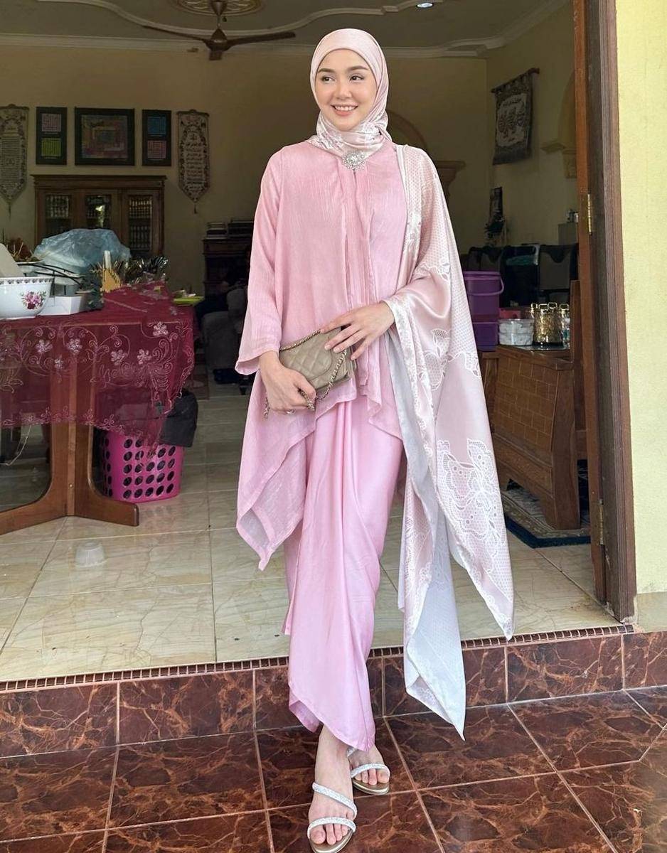 OOTD kondangan hijab (instagram.com/nurinafiqaaah)