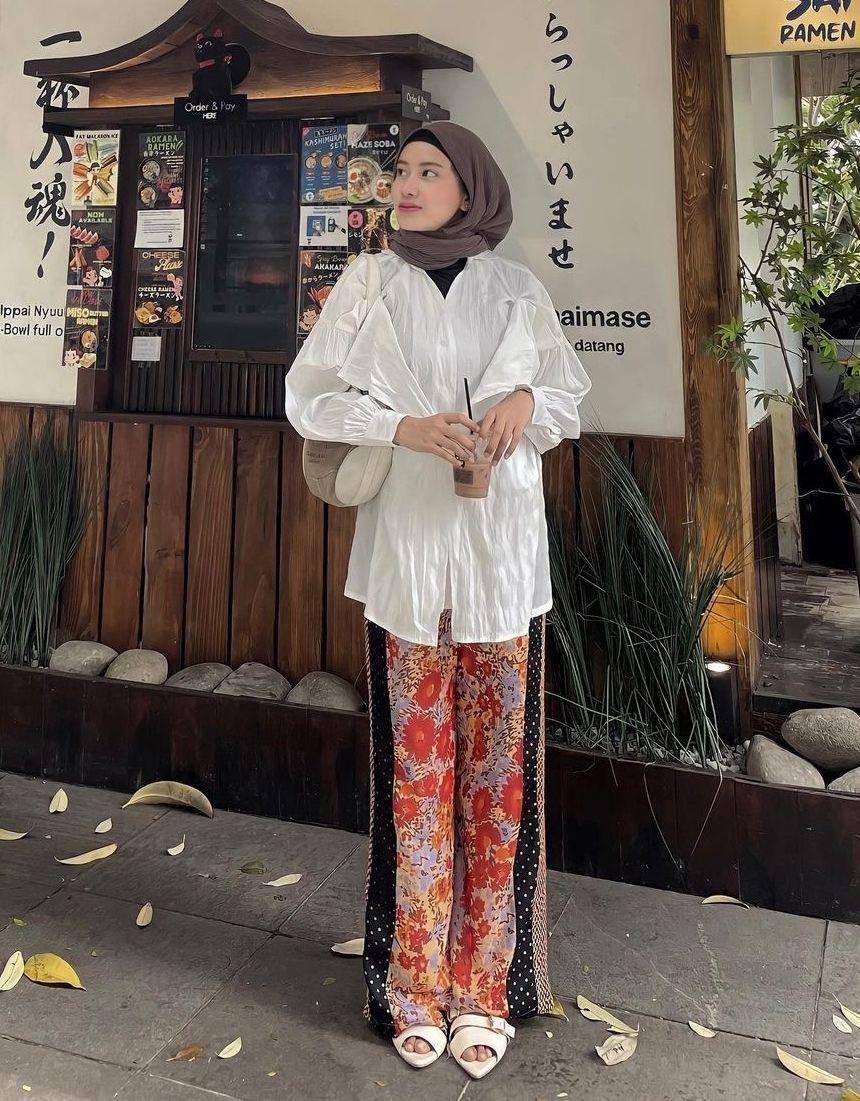 Ootd kondangan hijab (instagram.com/diyanahnk)