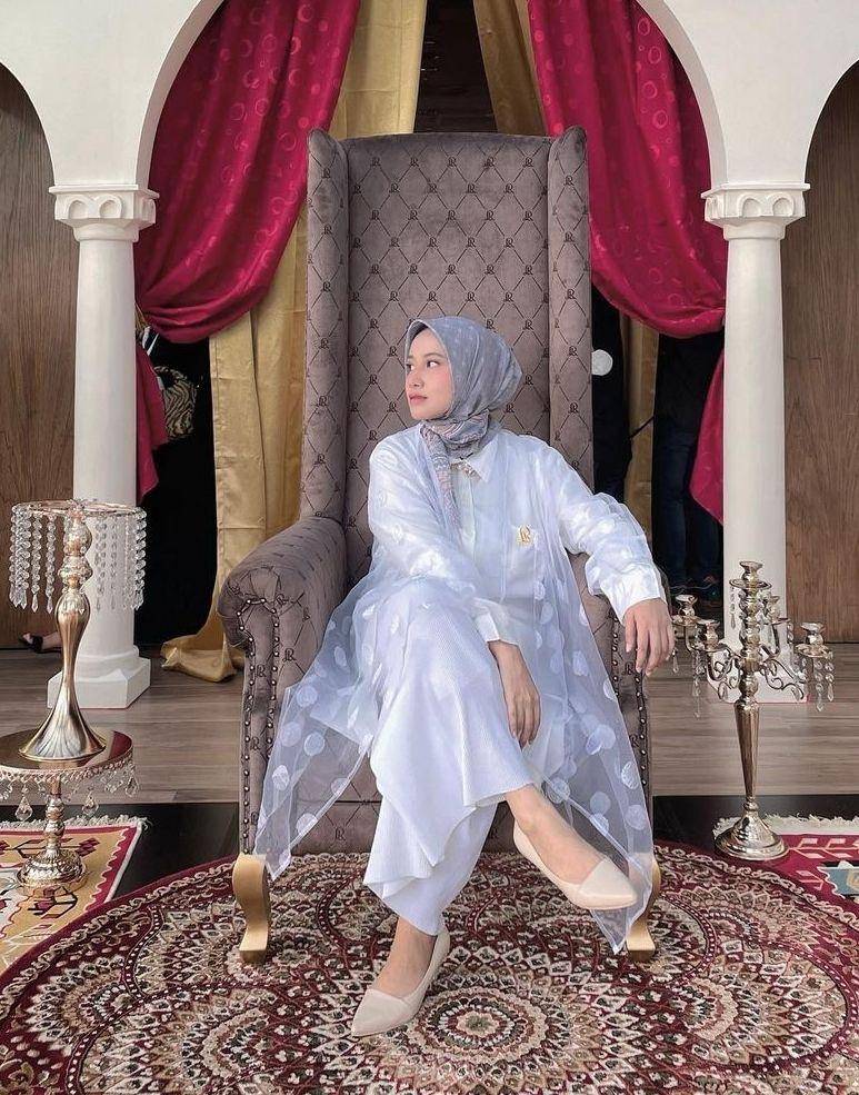Ootd kondangan hijab (instagram.com/diyanahnk)