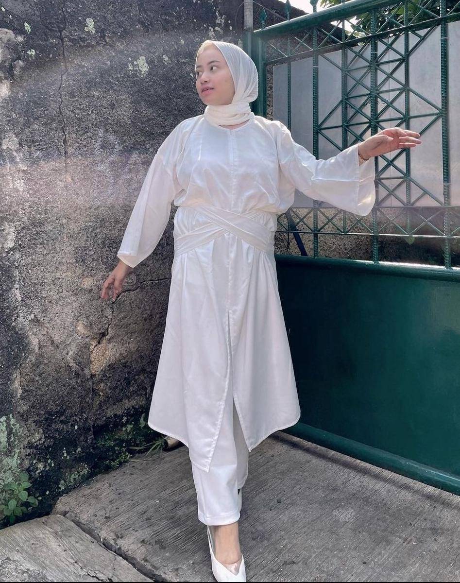 Ootd kondangan hijab (instagram.com/diyanahnk)