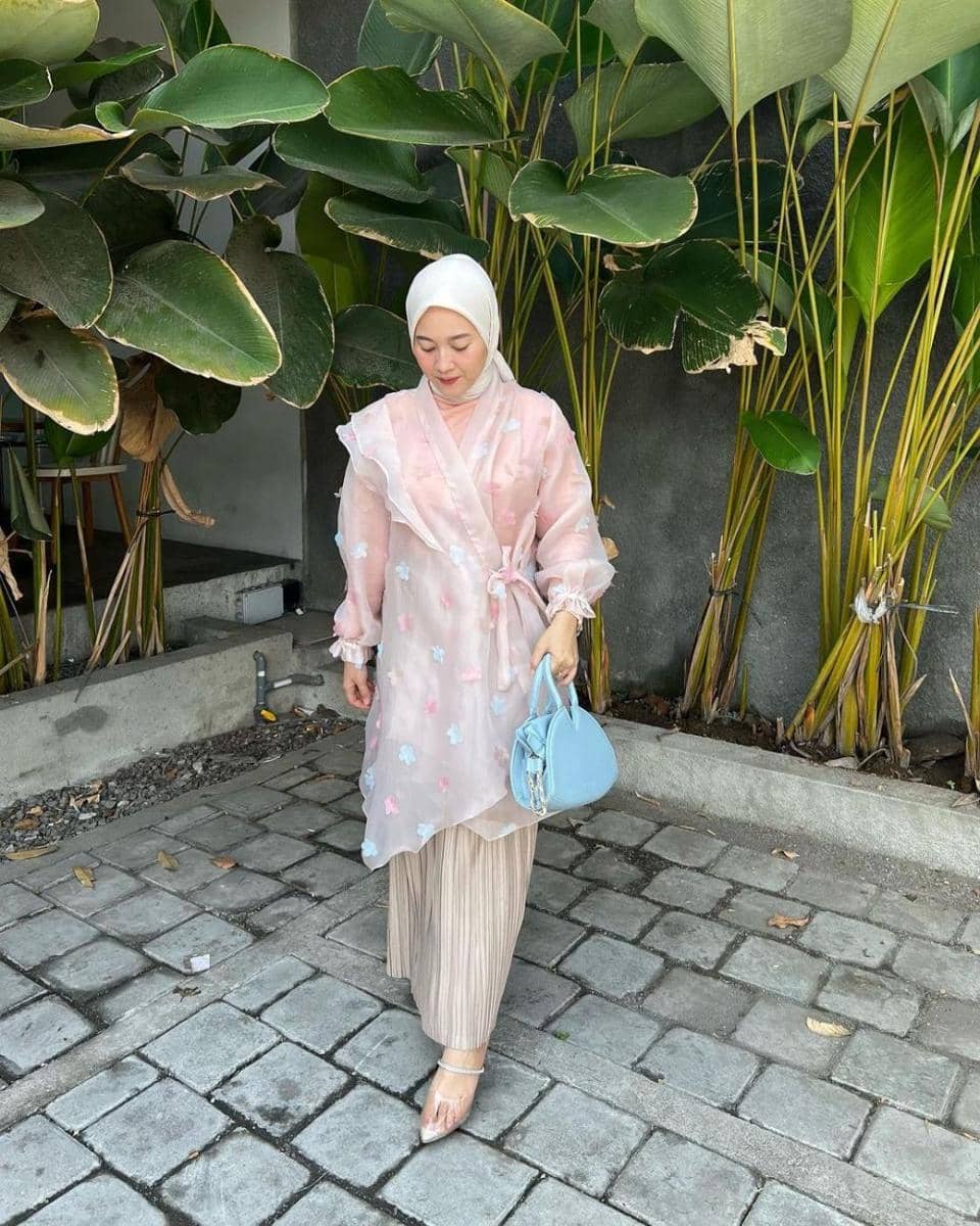 Gaya OOTD colorful Renny Silviana (instagram.com/rennysilviana)
