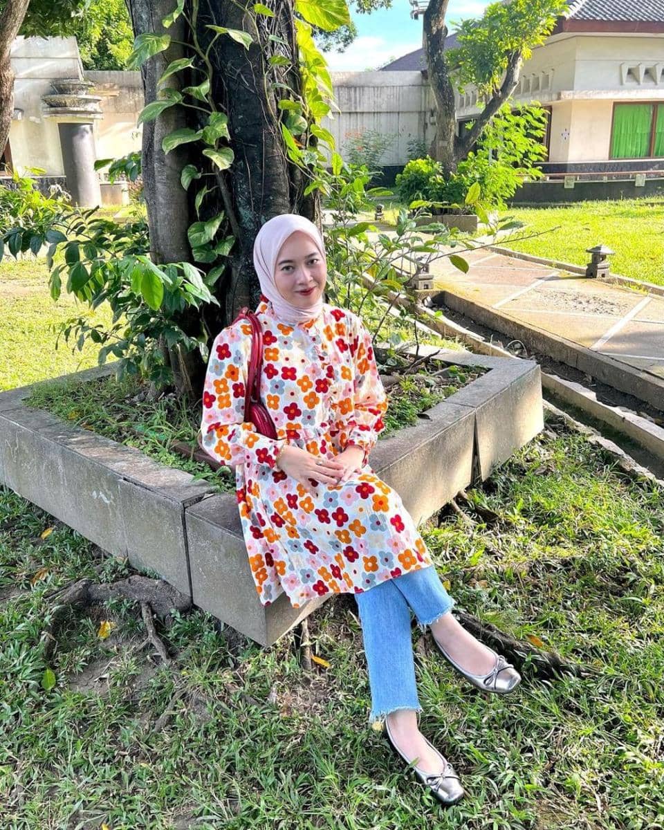 Gaya OOTD colorful Renny Silviana (instagram.com/rennysilviana)