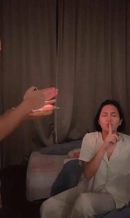 potret kejutan ulang tahun ke-34 Caca Tengker (instagram.com/rieta_amilia)