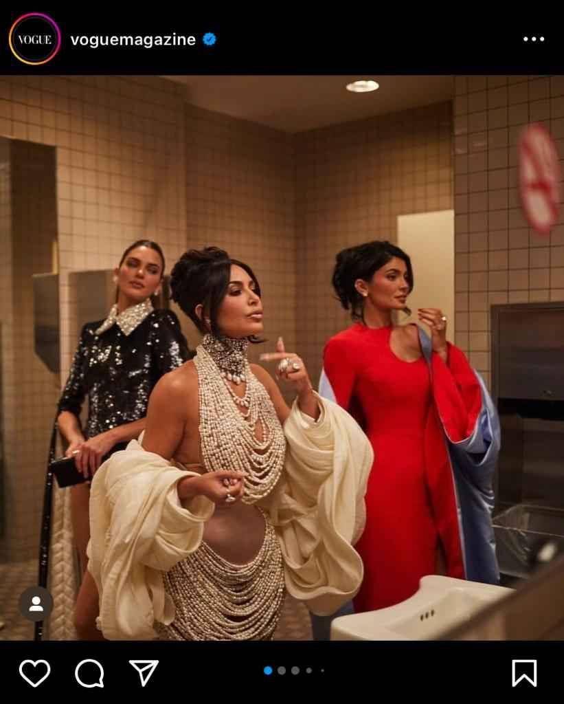 Kendall Jenner, Kylie Jenner, dan Kim Kardashian (instagram.com/voguemagazine)