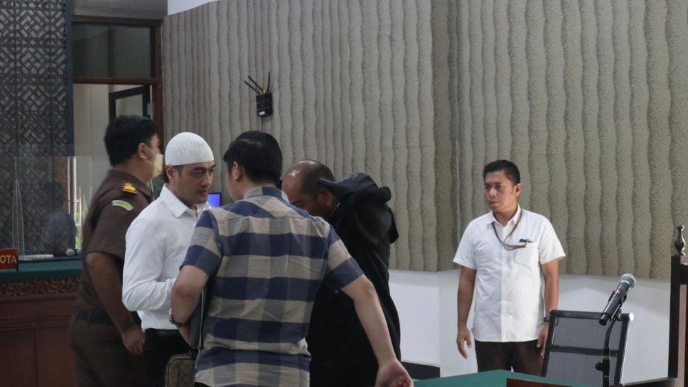 Ferry Irawan saat mengikuti persidangan. IDN Times/ istimewa