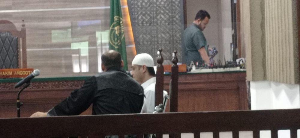 Ferry Irawan saat mengikuti persidangan. IDN Times/ istimewa