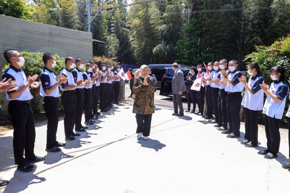 Kedatangan Menaker Ida Fauziyah ke salah satu lokasi progam pemagangan di Narita, Jepang, Kamis (4/5/2023). (Dok. Kemnaker)
