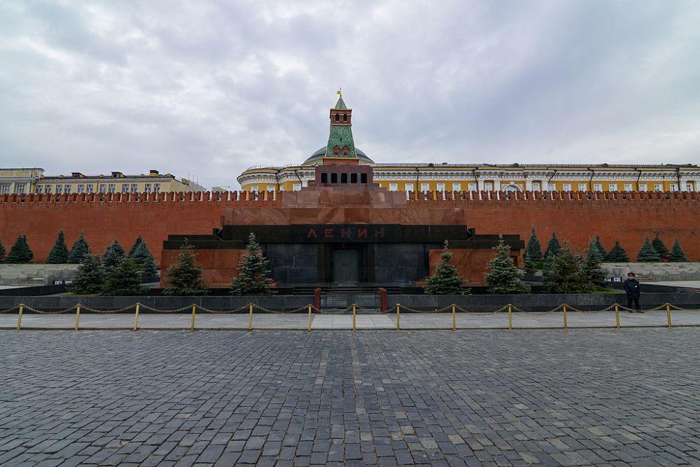 mausoleum tempat tubuh Vladmir Lenin berada (commons.wikimedia.org/Thesupermat2)