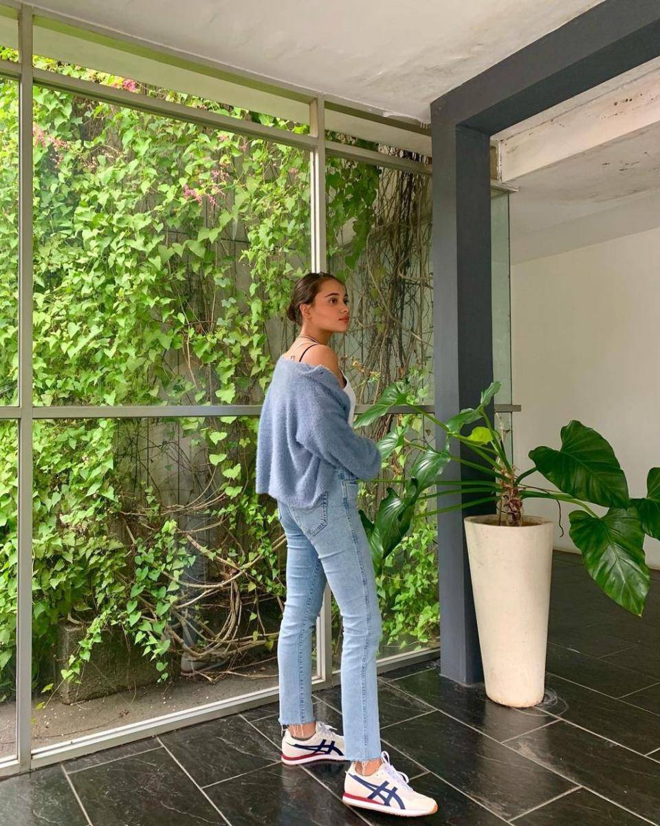 inspirasi outfit kece ala Aurora Ribero (instagram.com/auroraribero)