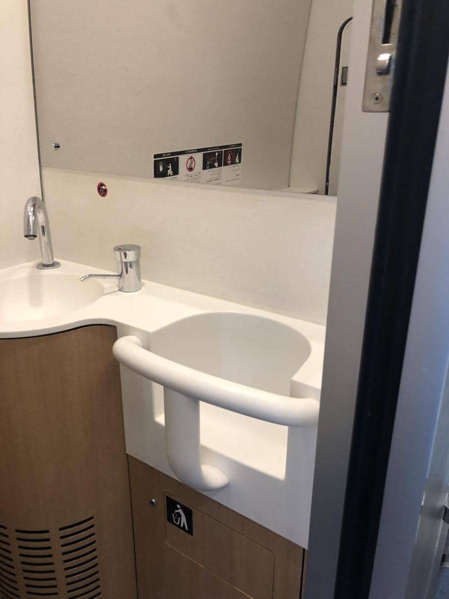 potret fasilitas unik di dalam kereta Jepang (reddit.com/user/really_really_good)