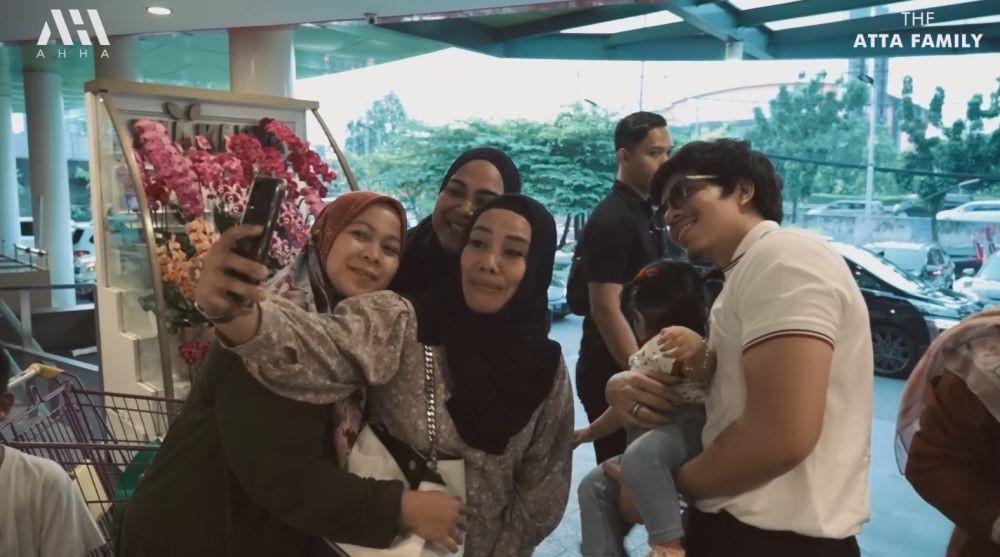 Aurel ajak Ameena belanja bulanan (YouTube.com/AttaHalilintar)