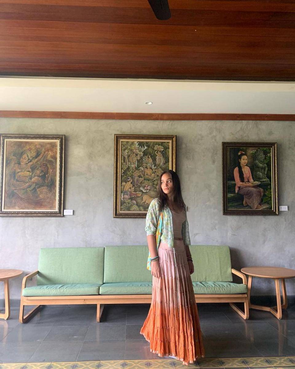 ide outfit traveling Aurora Ribero (instagram.com/auroraribero)