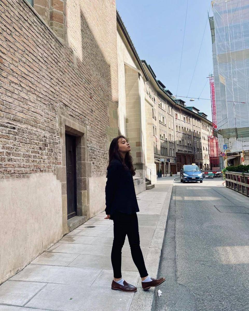 ide outfit traveling Aurora Ribero (instagram.com/auroraribero)