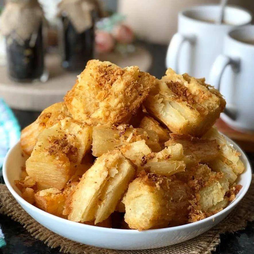 singkong goreng bawang (instagram.com/bakingpemula)