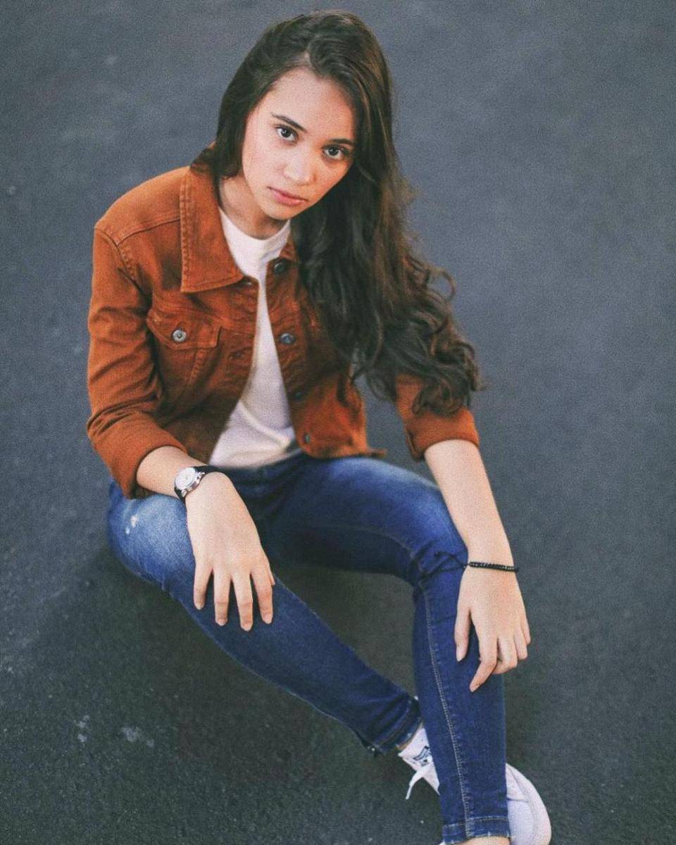 inspirasi outfit kece ala Aurora Ribero (instagram.com/auroraribero)