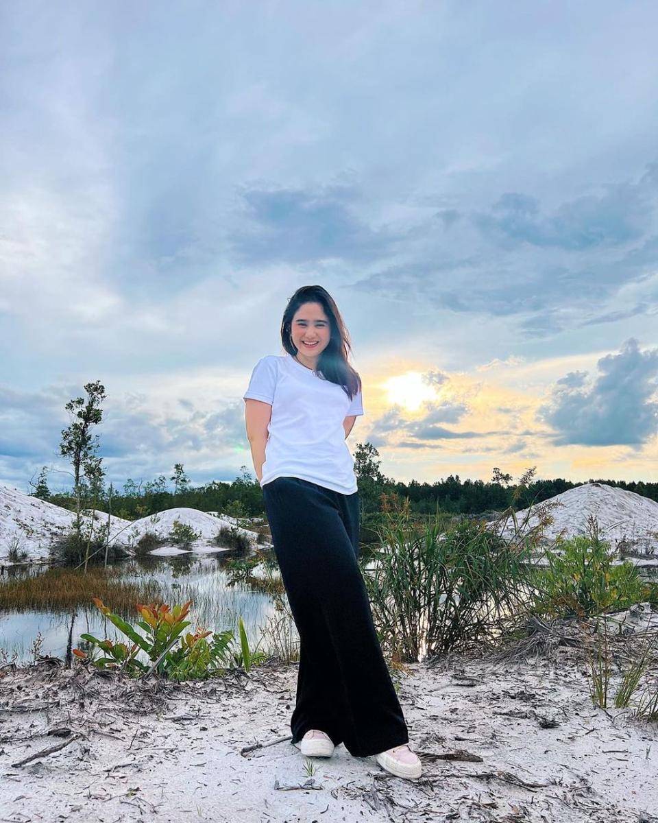 gaya OOTD kuliah ala Tissa Biani (instagram.com/tissabiani)
