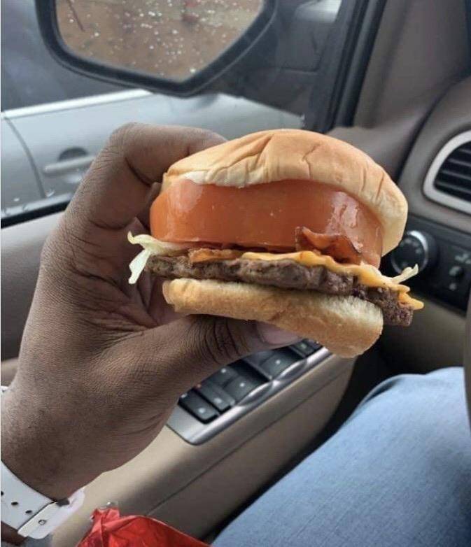 potret momen kocak saat memesan burger (reddit.com/user/FrozenCaveMoose)