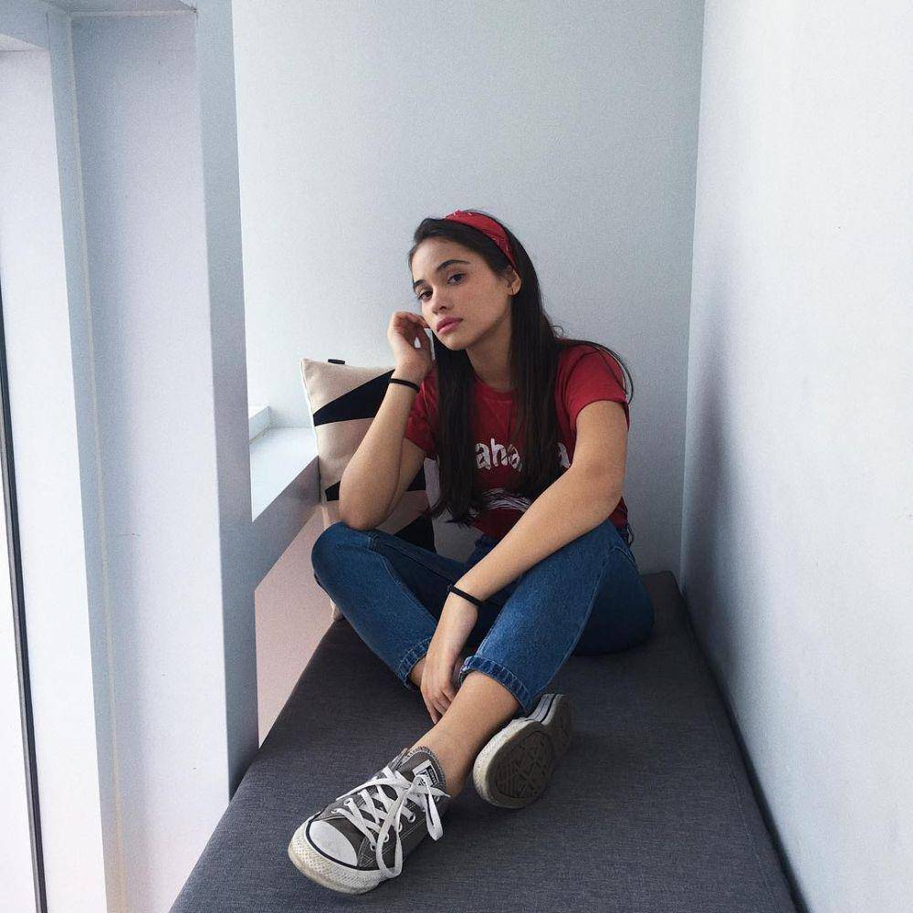 inspirasi outfit kece ala Aurora Ribero (instagram.com/auroraribero)