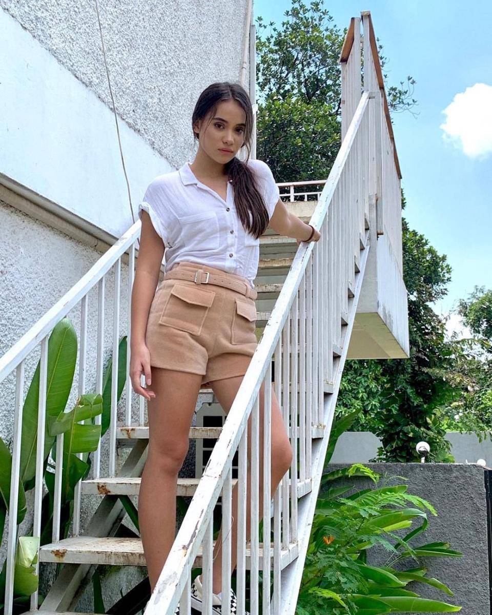 inspirasi outfit kece ala Aurora Ribero (instagram.com/auroraribero)