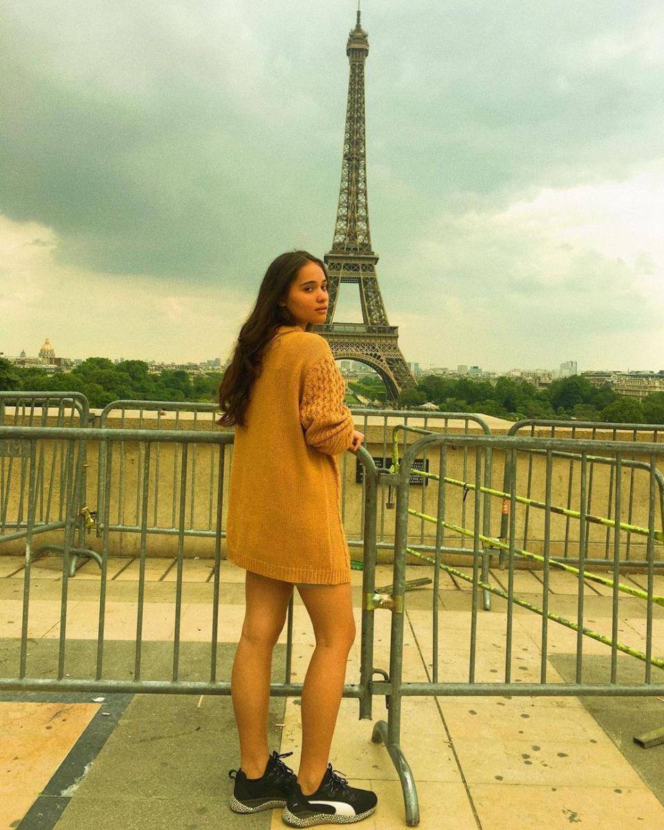 ide outfit traveling Aurora Ribero (instagram.com/auroraribero)