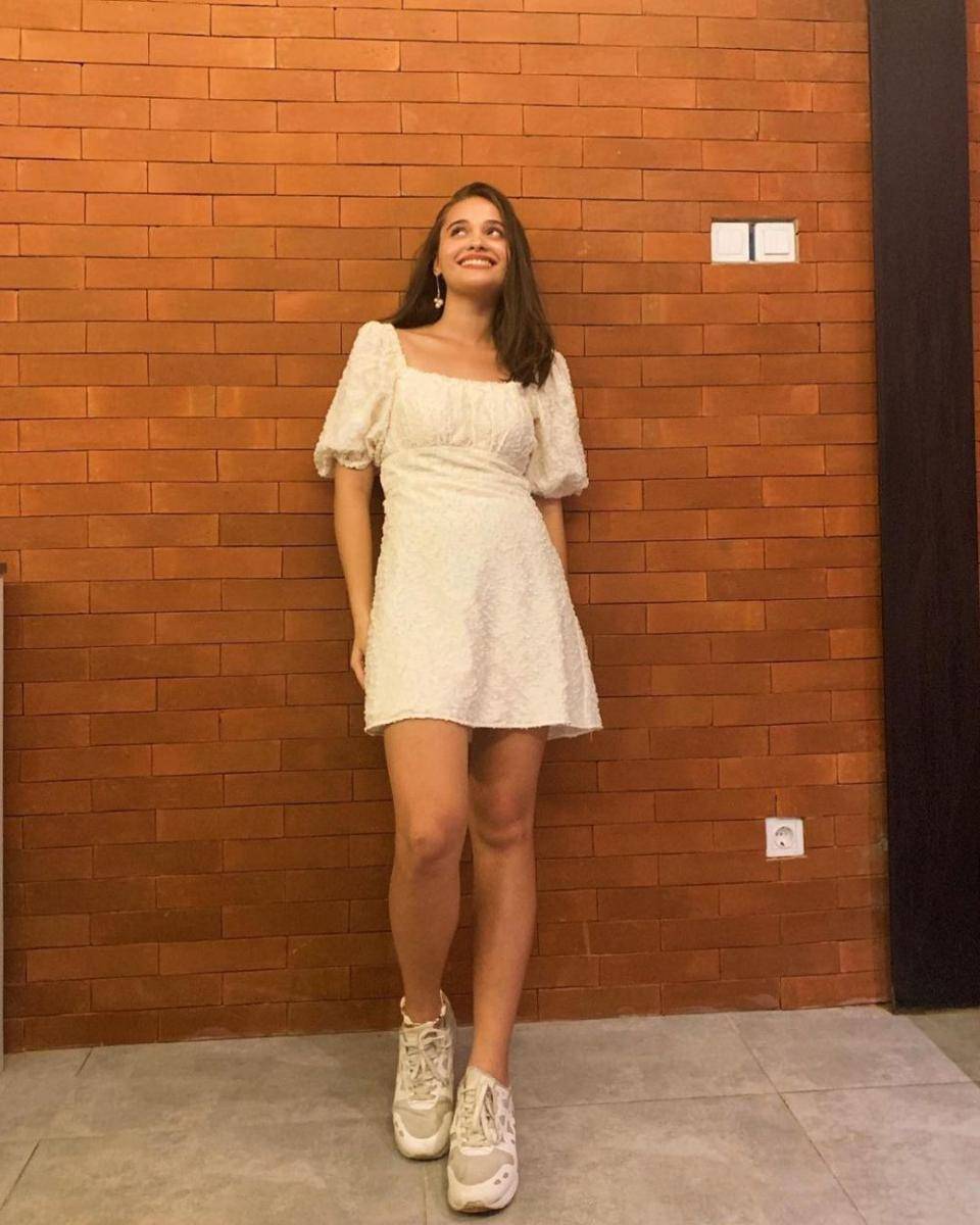 inspirasi outfit kece ala Aurora Ribero (instagram.com/auroraribero)