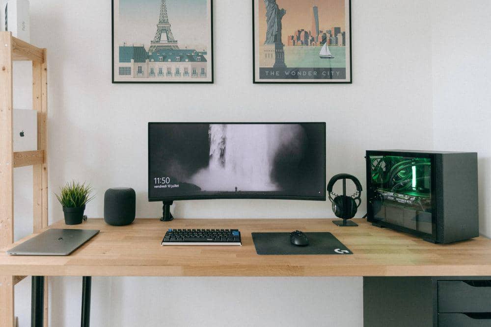 inspirasi set up desk (unsplash.com/@howardbouchevereau)