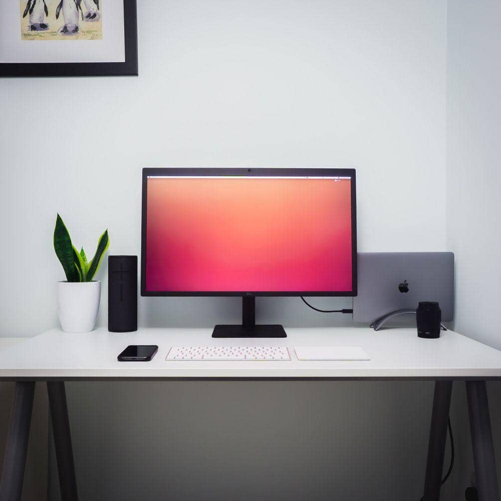 inspirasi set up desk (unsplash.com/romiem)